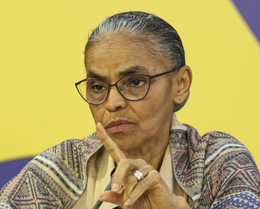 Marina elogia vetos de Lula ao licenciamento ambiental e vê 'extorsão' em crise da COP em Belém