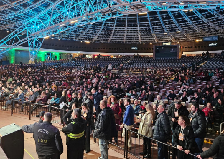 O evento segue até a conclusão da fala de todas as pessoas inscritas