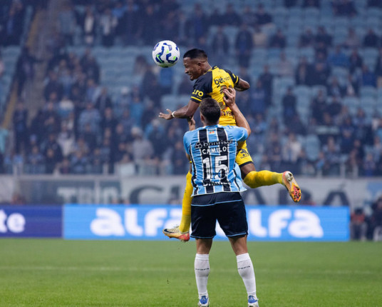 Grêmio dá vexame em casa e cede primeira vitória ao lanterna Sport no Campeonato Brasileiro