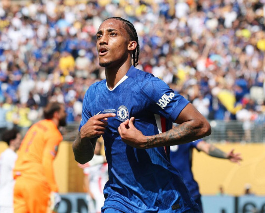 João Pedro e Estêvão ofuscam estreia de Modric em goleada do Chelsea sobre o Milan