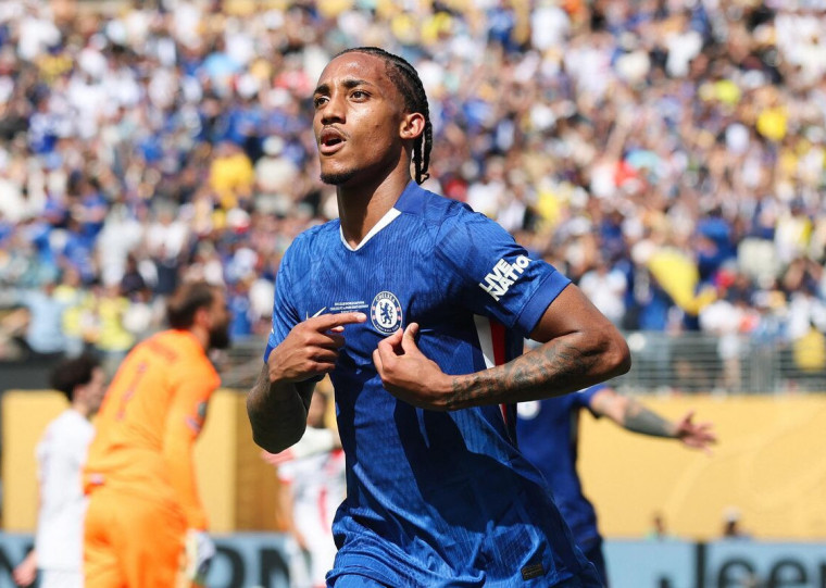  João Pedro marcou seu quinto gol em cinco jogos pelo time londrino