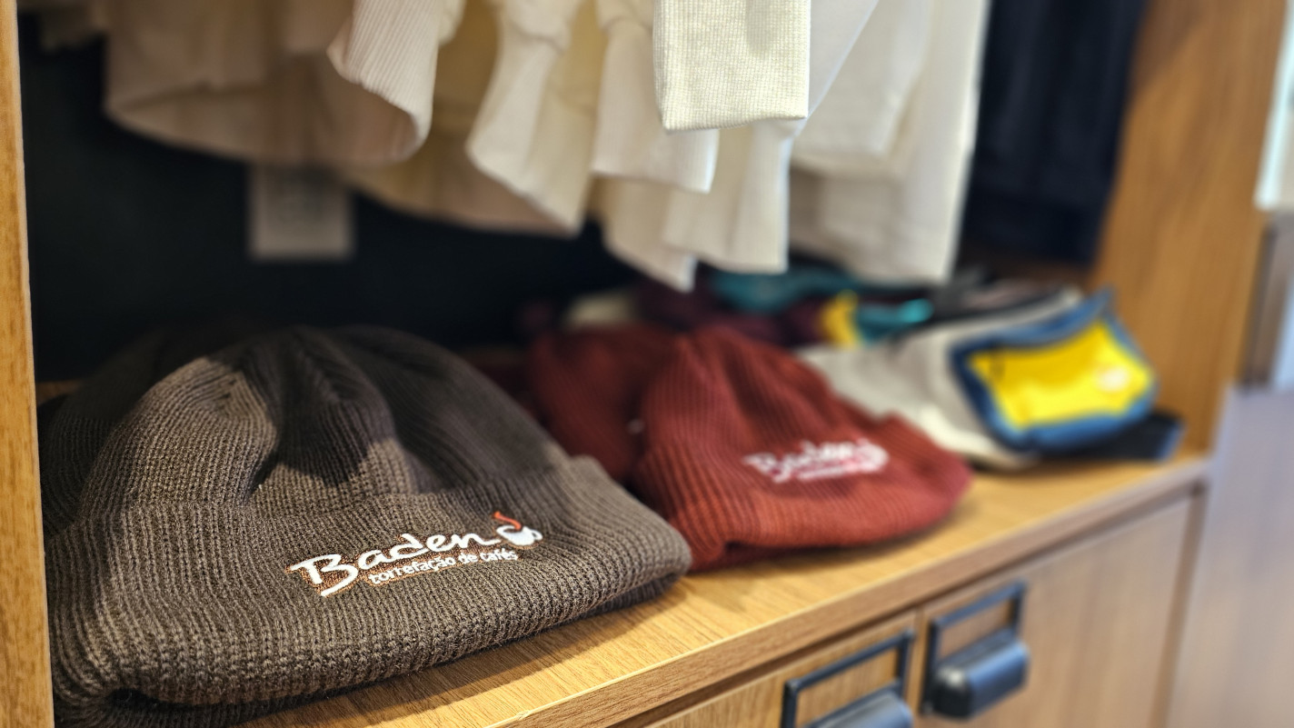 A loja com camisetas, moletons, bonés, toucas e pochetes é um dos focos da expansão | Isadora Jacoby/Especial/JC