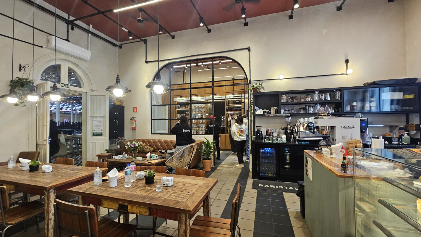 A nova loja foi unificada à cafeteria por meio de uma grande janela | Isadora Jacoby/Especial/JC