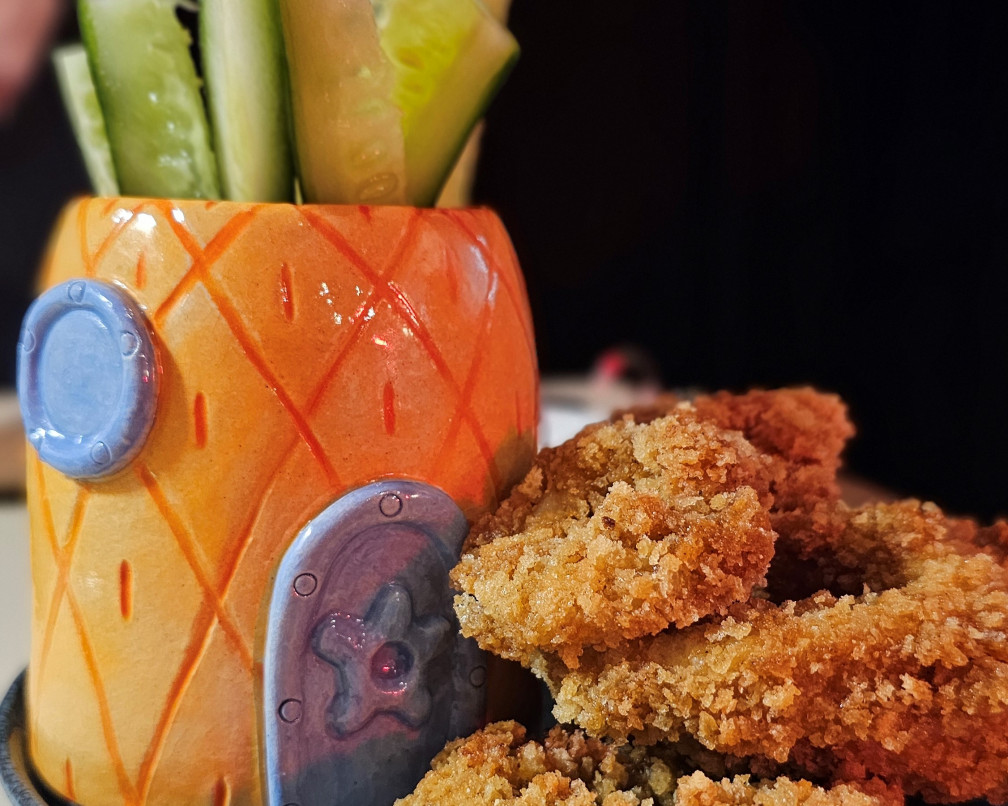 A entrada Fenda do Biquíni faz uma releitura da casa do protagonista da animação | JÚLIA FERNANDES/ESPECIAL/JC