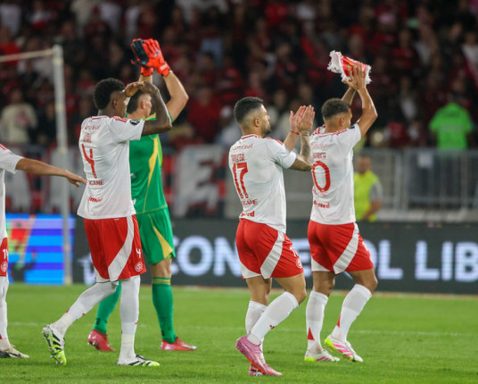 Inter sofre derrota simples para o Flamengo e volta vivo para de decisão em Porto Alegre