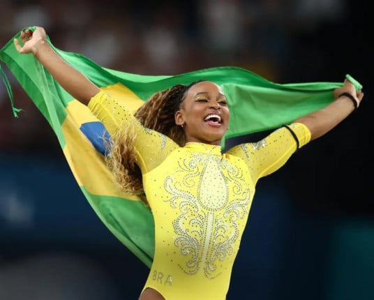 Rebeca Andrade abandona o solo e avisa: 'estou cuidando mais da minha saúde física e mental'