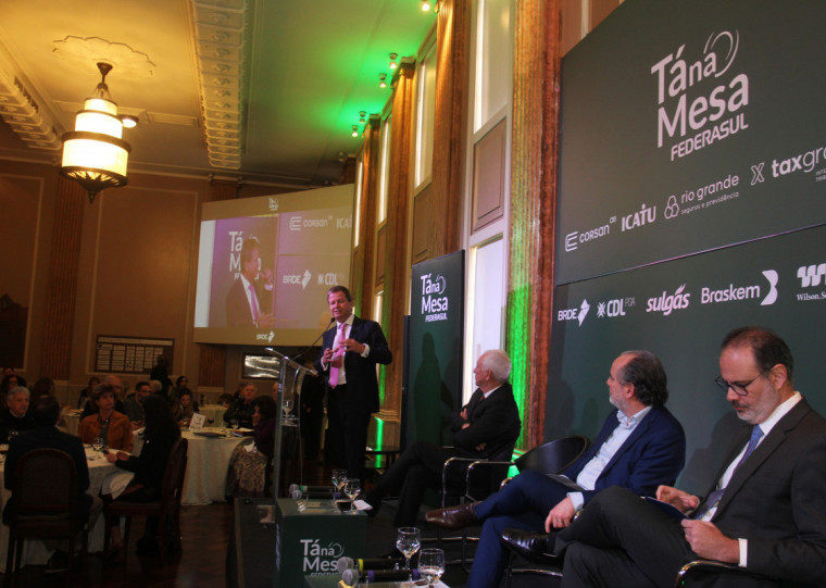 Convidados falaram aos empresários sobre riscos à democracia no Brasil 