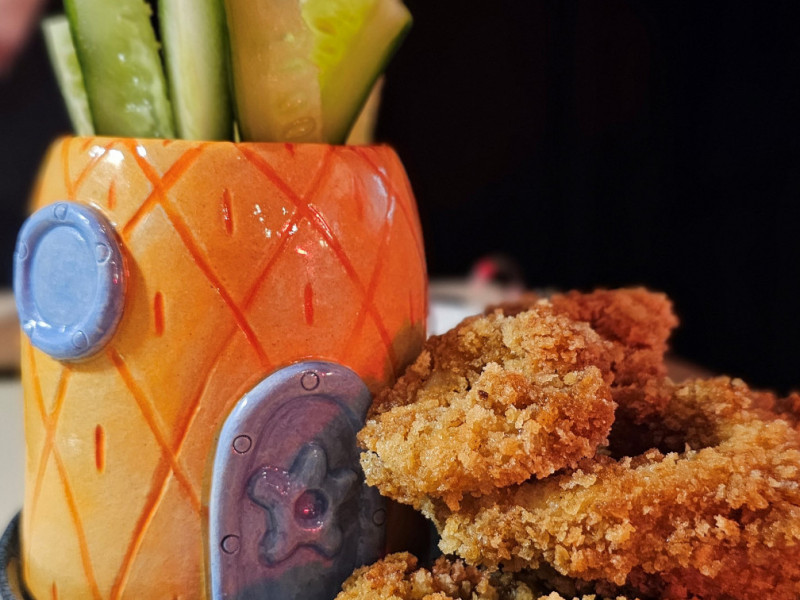 A entrada Fenda do Biquíni faz uma releitura da casa do protagonista da animação Foto: JÚLIA FERNANDES/ESPECIAL/JC