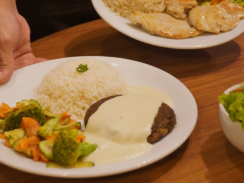 Um dos grandes destaques &eacute; o compromisso com a produ&ccedil;&atilde;o pr&oacute;pria e com a diversidade Foto: HAY CAF&Eacute;/DIVULGA&Ccedil;&Atilde;O/JC