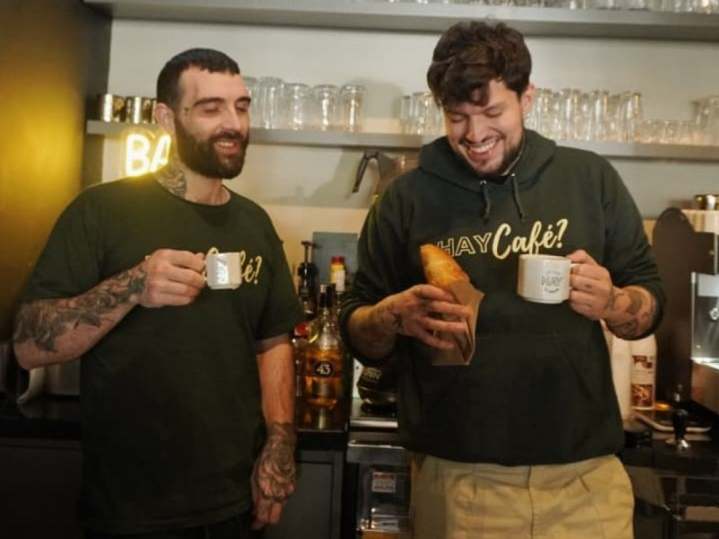 Wesley Ara&uacute;jo e Fernando Bucolo s&atilde;o os s&oacute;cios &agrave; frente da opera&ccedil;&atilde;o Foto: HAY CAF&Eacute;/DIVULGA&Ccedil;&Atilde;O/JC