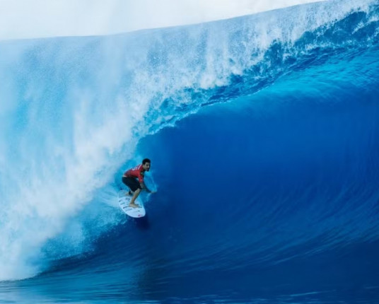 Italo Ferreira se garante no Finals do Circuito Mundial de Surfe ao lado do líder Yago Dora