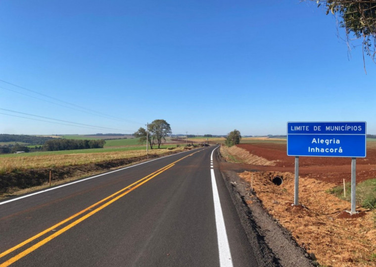 Uma das pavimentações foi realizada na ERS-520, estrada conhecida como importante corredor logístico