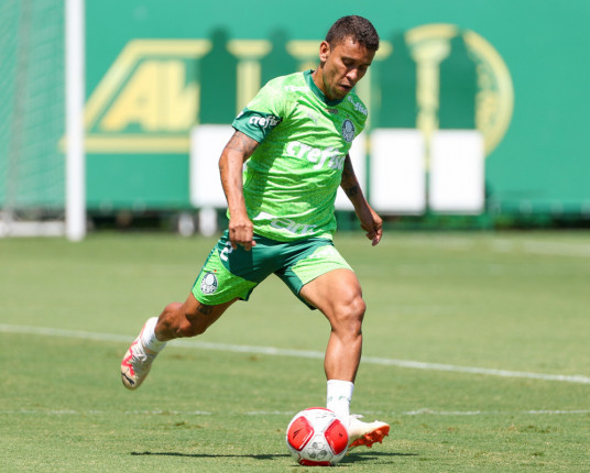 Grêmio encaminha acerto com Marcos Rocha para suprir carência na lateral-direita