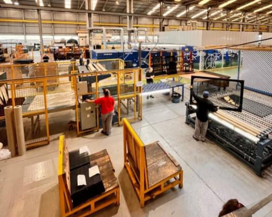 Empresa da Serra investe para aumentar fornecimento de vidros à indústria