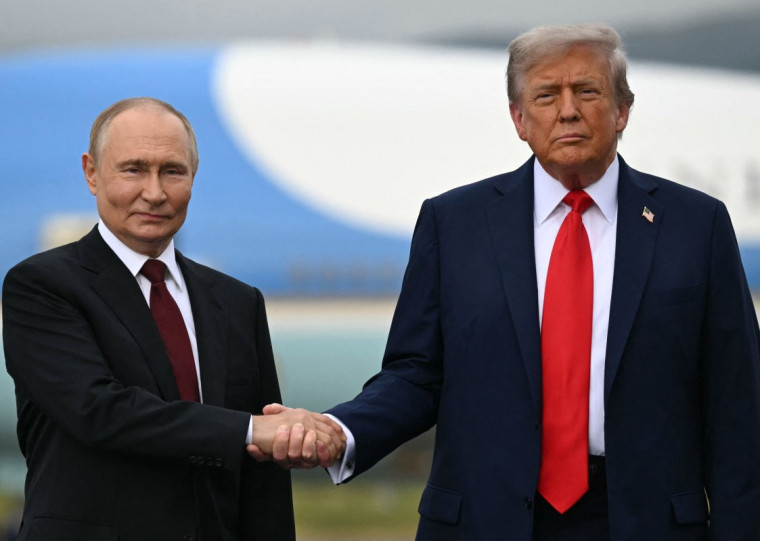 O debate ocorre enquanto os EUA, que estão num vaivém alternando gestos amistosos e pressão sobre Putin acerca da guerra, estudam o envio de mísseis de cruzeiro Tomahawk para Volodimir Zelenski