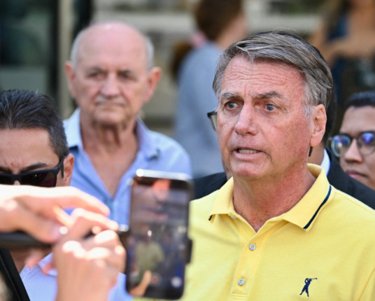 PF diz que Bolsonaro burlou STF e encaminhou 300 vídeos pelo WhatsApp 