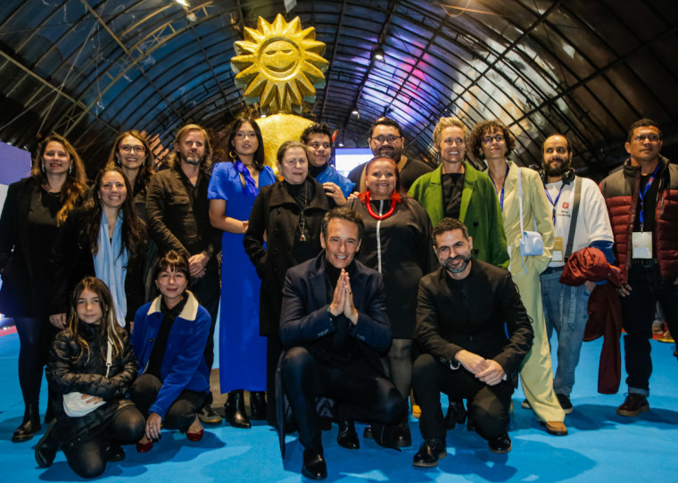 Rodrigo Santoro e equipe do do Longa-metragem Hors-Concours 'O Último Azul' desfilaram pelo 'tapete azul'