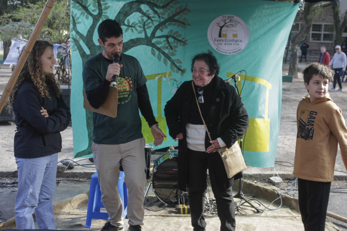 {'nm_midia_inter_thumb1':'https://www.jornaldocomercio.com/_midias/jpg/2025/08/17/206x137/1_250816_sab_1000_eo_feira__140__1-11364767.jpg', 'id_midia_tipo':'2', 'id_tetag_galer':'', 'id_midia':'68a1d5a59c2c1', 'cd_midia':11364767, 'ds_midia_link': 'https://www.jornaldocomercio.com/_midias/jpg/2025/08/17/250816_sab_1000_eo_feira__140__1-11364767.jpg', 'ds_midia': 'Aniversário da Feira Ecológica da Redenção', 'ds_midia_credi': 'EVANDRO OLIVEIRA/JC', 'ds_midia_titlo': 'Aniversário da Feira Ecológica da Redenção', 'cd_tetag': '58', 'cd_midia_w': '1208', 'cd_midia_h': '805', 'align': 'Left'}