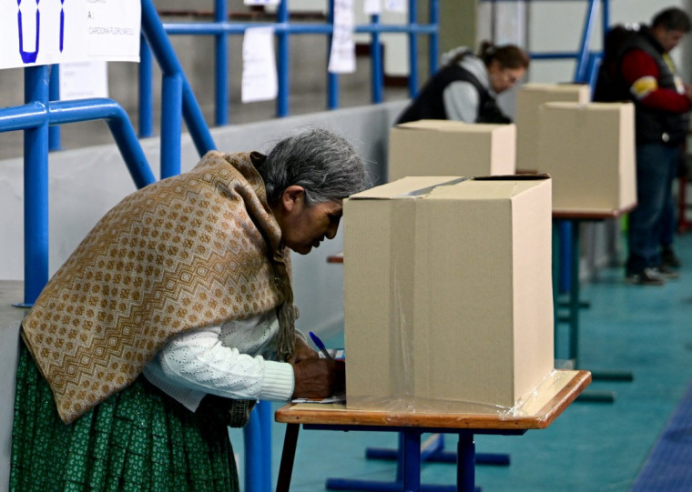 Com cerca de 12 milhões de pessoas, a nação andina faz fronteira com quatro estados brasileiros