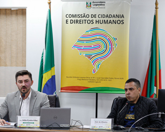 Indígenas protestam contra doação de terreno em Viamão