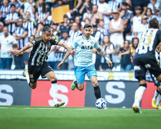 Grêmio dá resposta em campo e fora dele direção busca reforços para Mano