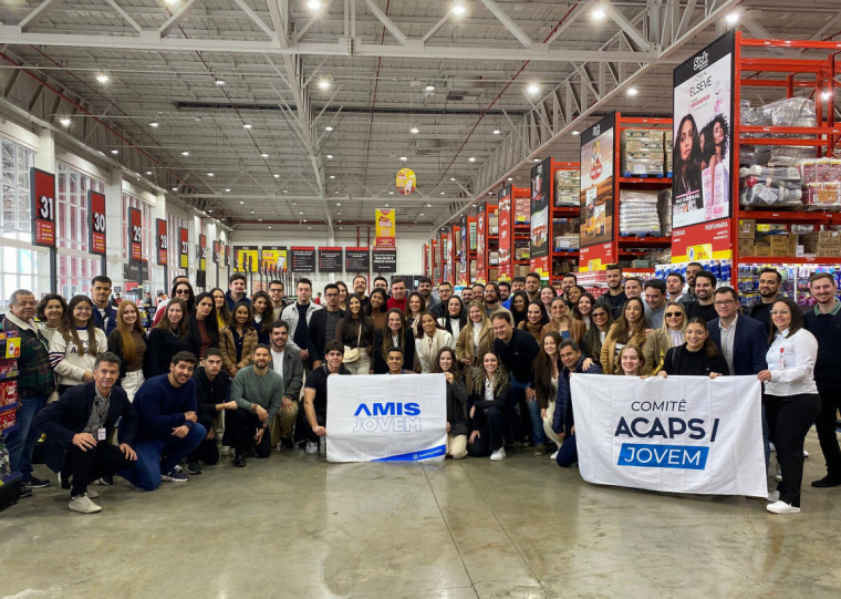 Mais de 140 jovens visitaram loja do Stok Center, na Capital, para conhecer o modelo dias antes da Expoagas