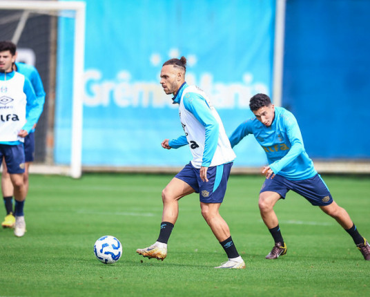 Nipo-peruano Erick Noriega chega como opção para o meio-campo do Grêmio