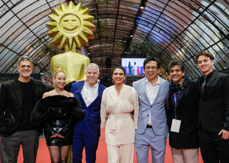 Longa dirigido por Miguel Falabella levou história de amor entre ruínas ao Palácio dos Festivais nesta segunda-feira (18)