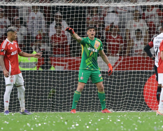 Mesmo com a casa lotada, Inter é derrotado pelo Flamengo e dá adeus à Libertadores