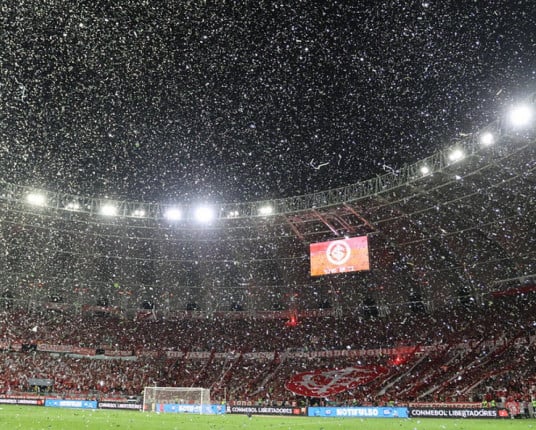 Inter abre investigação sobre chuva de papel picado antes de jogo com Flamengo na Libertadores