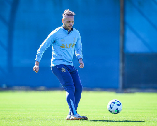 Tentando confirmar virada de chave, Grêmio recebe o Ceará na Arena