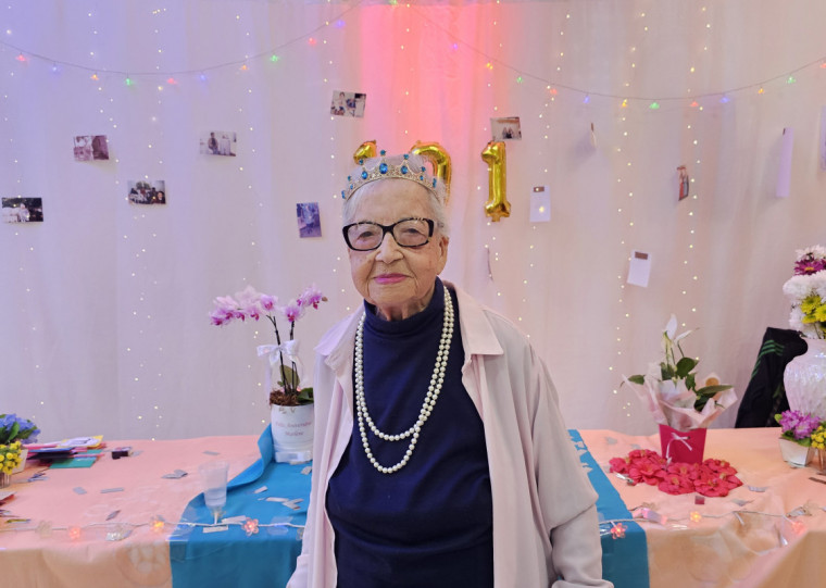 'Com toda essa idade, esse aqui é o primeiro aniversário com essa festividade toda', destaca Marlene Garcia Barreto