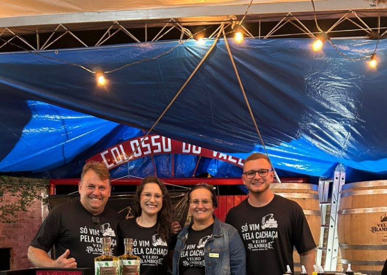 Cachaçaria Velho Alambique expõe no local há mais de 20 anos