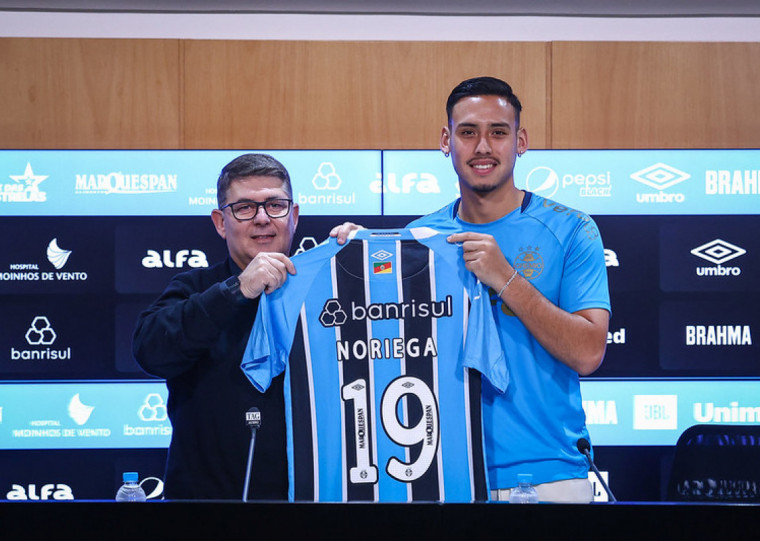 Apesar de ser polivalente nipo-peruano Mano deve utilizar o atleta como volante