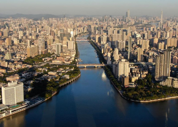 País também registrou um aumento líquido de aproximadamente 34 milhões de famílias autônomas no período 