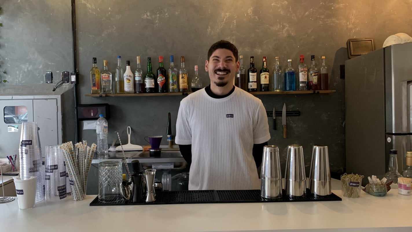 Os drinks do J'Freys s&atilde;o autorais e feitos na hora pelo barman Pedro Bandeira | DENER PEDRO/ESPECIAL/JC