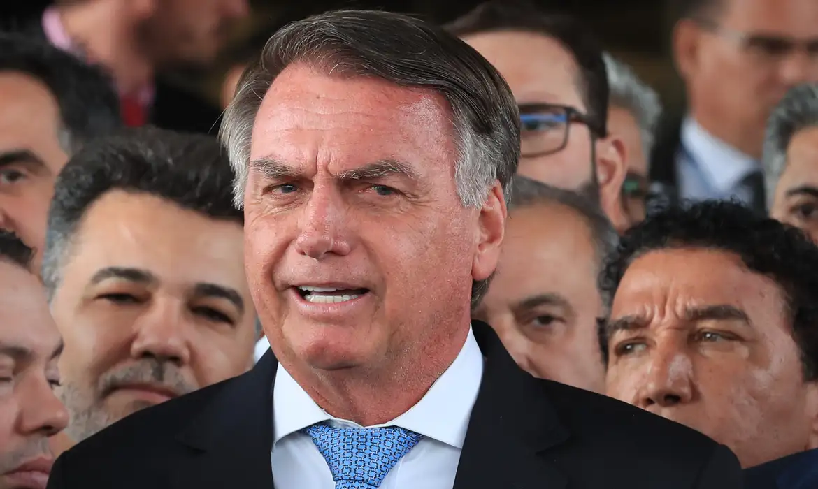 Jair Bolsonaro (foto) e o filho, o deputado Eduardo Bolsonaro (PL-SP), foram indiciados pela PF no inquérito das sanções dos Estados Unidos