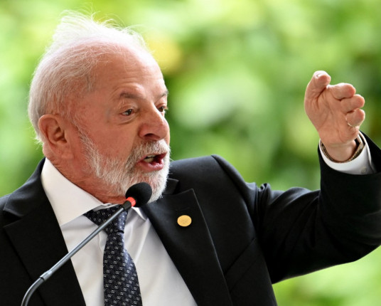 Governo busca reverter tarifas de Trump com escritório de advocacia nos EUA