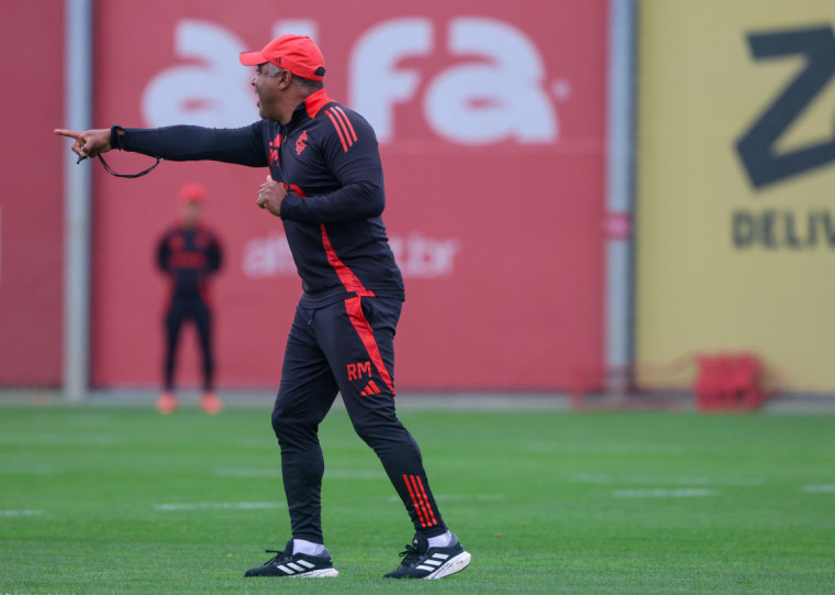 Depois da derrota para o Cruzeiro, Roger tem apenas o próximo jogo com respaldo da diretoria