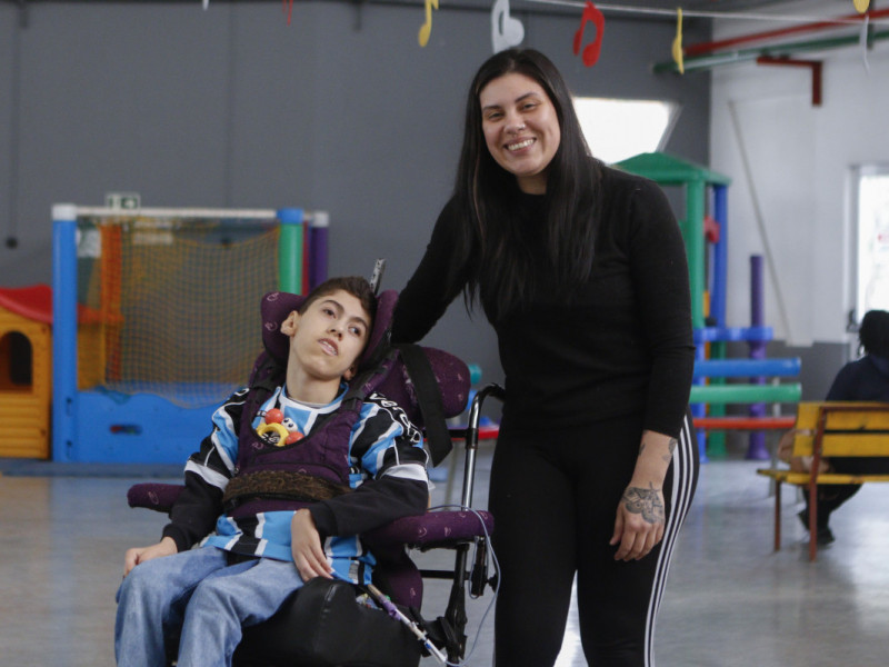 Murilo da Fontoura, que completou 13 anos na segunda-feira (25), tem paralisia cerebral e frequenta a Kinder há cinco anos | BRENO BAUER/JC