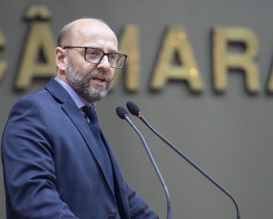 Sob críticas, secretário de Saúde reitera que Porto Alegre segue normas sanitárias da Anvisa