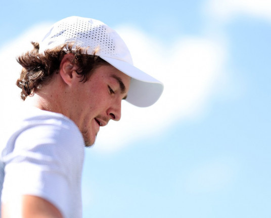 João Fonseca perde para o 22º do mundo em jogo de 'trocação' e cai na 2ª rodada do US Open