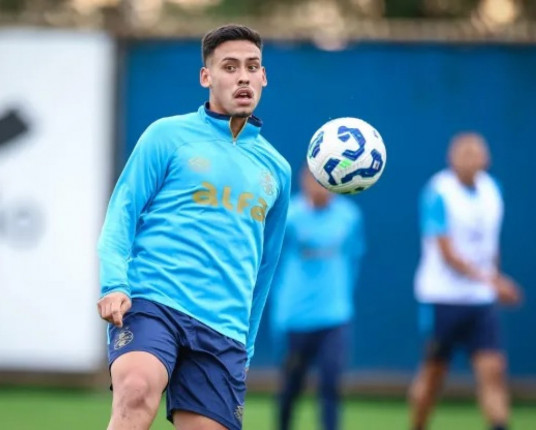 Villasanti passa por cirurgia no joelho e só volta aos gramados em 2026