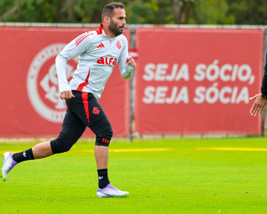Conversa com torcida organizada marca o dia de preparação do Inter