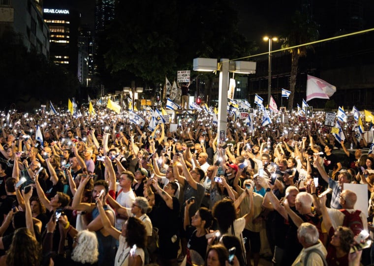 Cerca de 350 mil pessoas foram às ruas de Tel Aviv pedir o fim do conflito