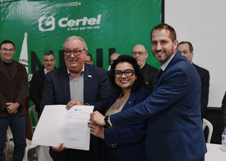 Cerimônia de anúncio da construção da usina ocorreu em Pouso Novo