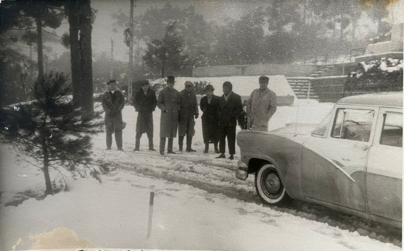 Carros cobertos de neve, em Guaporé | Emanuel Verardi/Arquivo Pessoal/Cidades