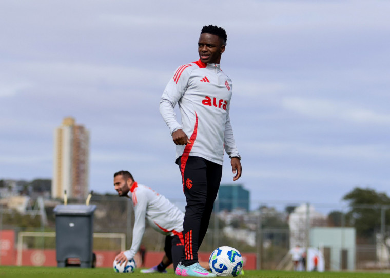 Carbonero deve estar entre os titulares 