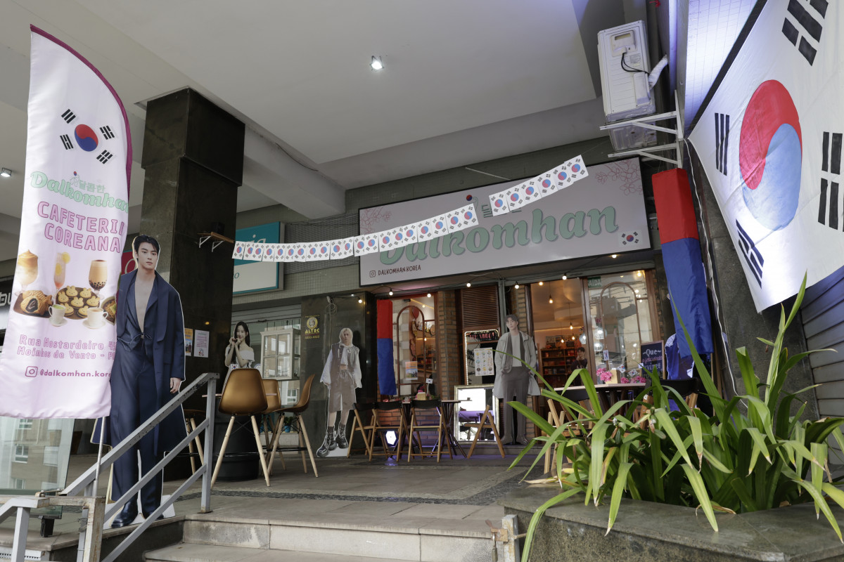 O espaço é decorado com itens que remetem a cultura coreana | TÂNIA MEINERZ/JC