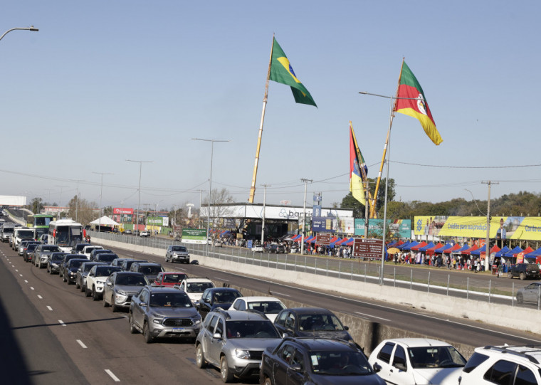 Tranqueira na rodovia marcou a manhã do primeiro dia da feira